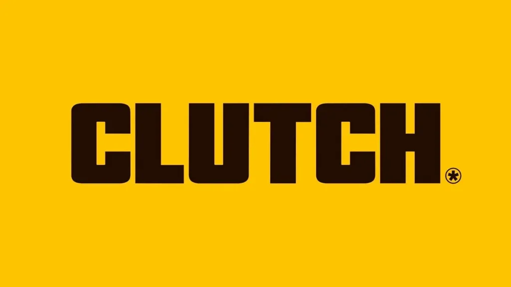 Capture d'ecran du jeu Clutch montrant une course de rue nocturne a Londres avec une Fiat Multipla et des effets de lumiere dynamiques.