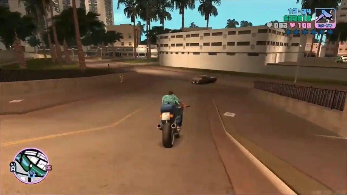 Tommy Vercetti devant les neons de Vice City, ambiance annees 80 dans le jeu culte de Rockstar